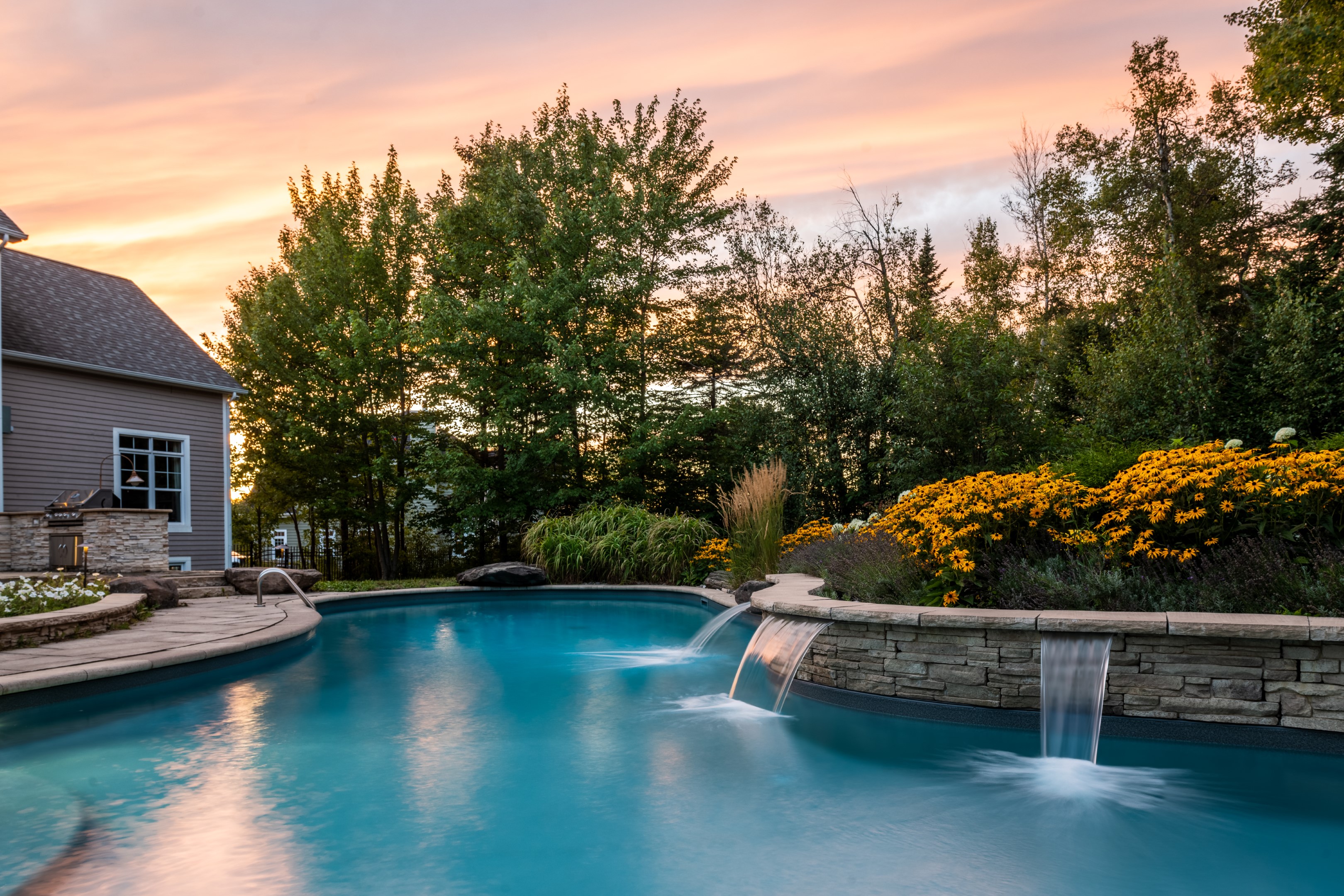 Residential luxury curvilinear swimming pool installation